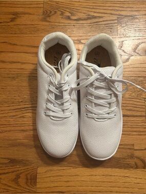 Crane Men’s White Sz 9 Classic Minimalist Preppy Sneakers/Tennis Shoes